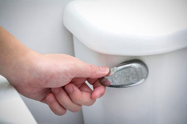 اشتباهاتی که در دستشویی و حمام مرتکب می شوید