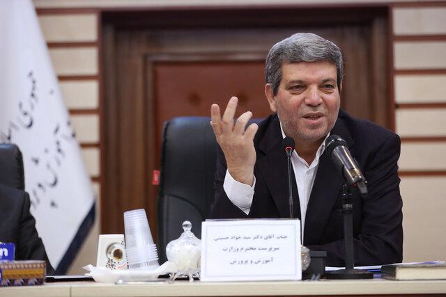قد و دیوار هیچ جامعه ای از قد و دیوار معلمانش فراتر نخواهد قد و دیوار هیچ جامعه ای از قد و دیوار معلمانش فراتر نخواهد رفت