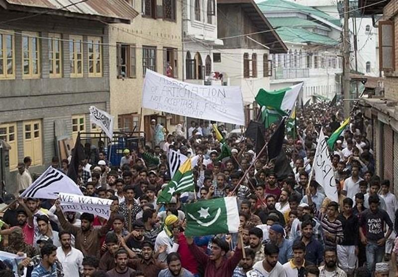برگزاری جشن توسط مردم کشمیر پس از سخنرانی عمران خان در سازمان برگزاری جشن توسط مردم کشمیر پس از سخنرانی عمران خان در سازمان ملل